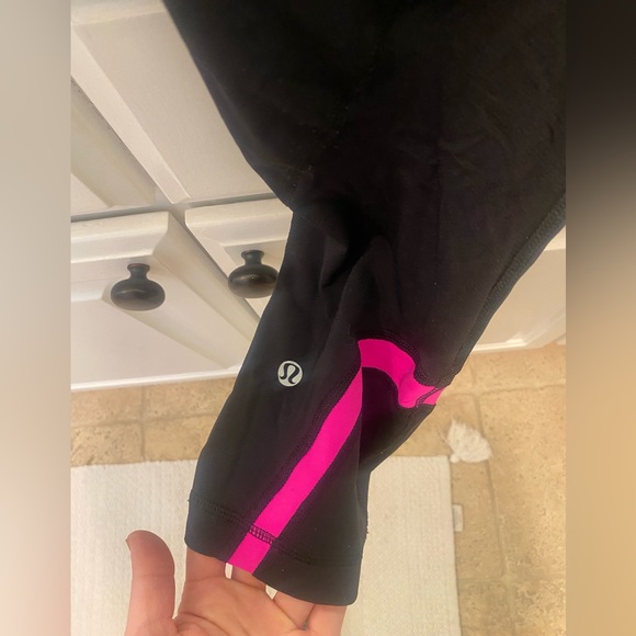 25” Fast and Free Lululemon legging black with multicolor - Picture 2 of 3